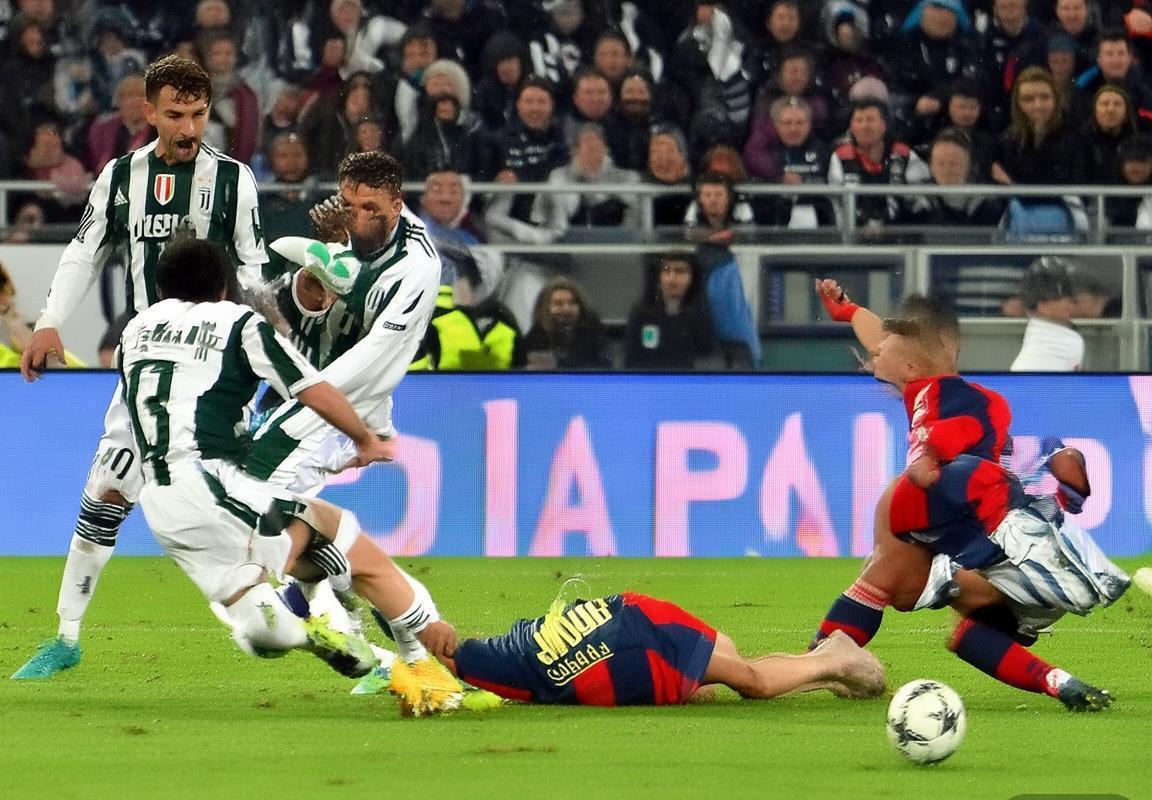 意甲焦点战：尤文图斯2:0击败热那亚，团队协作铸就胜利(图1)